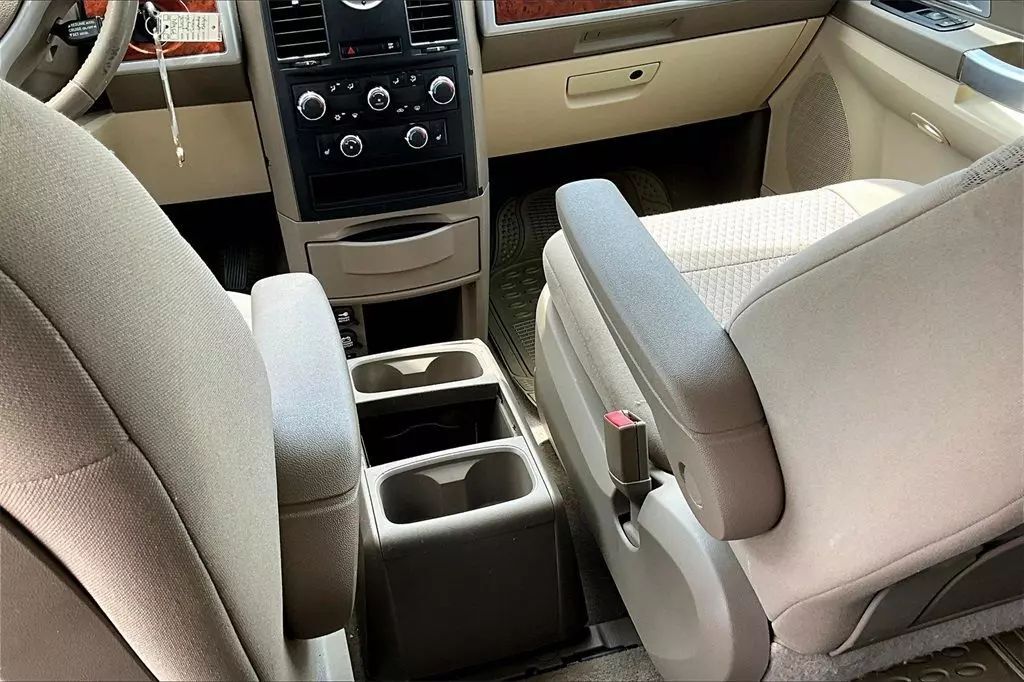 2008 Chrysler Town & Country Touring Minivan 4D Maitland FL