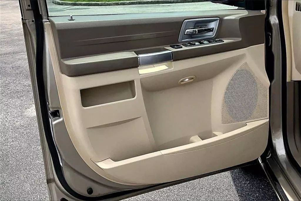 2008 Chrysler Town & Country Touring Minivan 4D Maitland FL