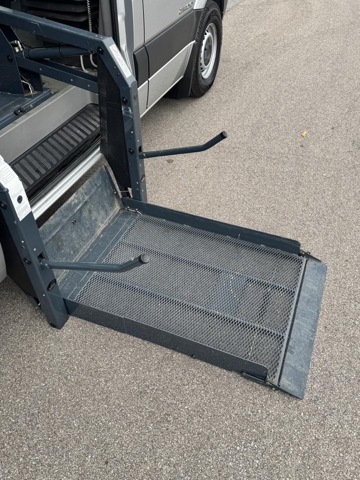 2008 Dodge Sprinter 2500 3.0L Diesel Handicap Van w/Power Ramp Maumee OH