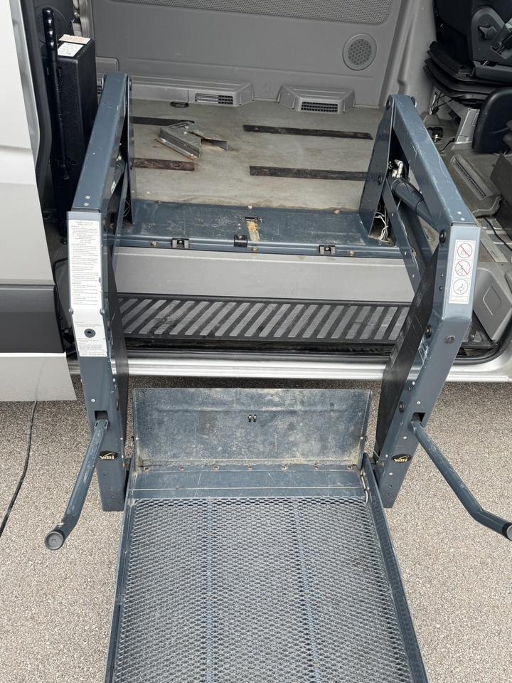 2008 Dodge Sprinter 2500 3.0L Diesel Handicap Van w/Power Ramp Maumee OH