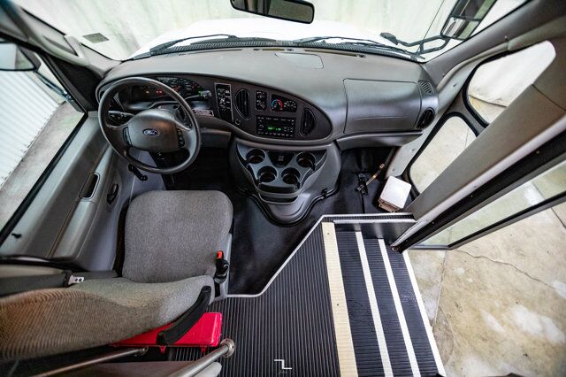 2008 FORD E-450 XLT 24 Passenger Bus Red Deer AB