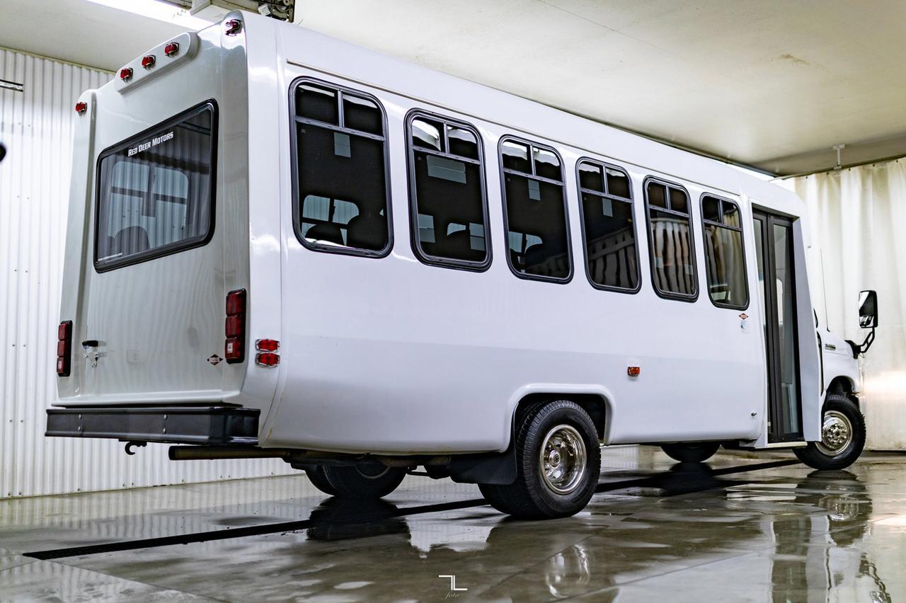 2008 FORD E-450 XLT 24 Passenger Bus Red Deer AB