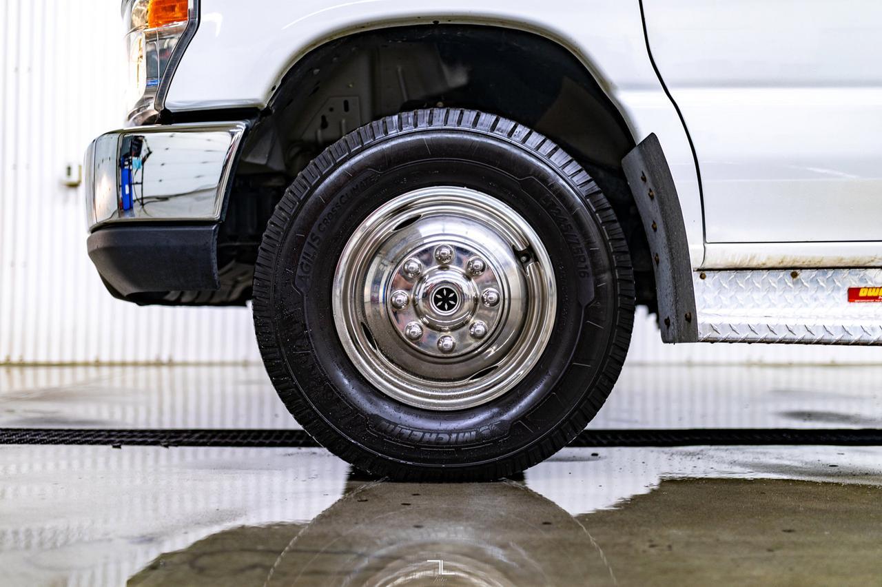 2008 FORD E-450 XLT 24 Passenger Bus Red Deer AB