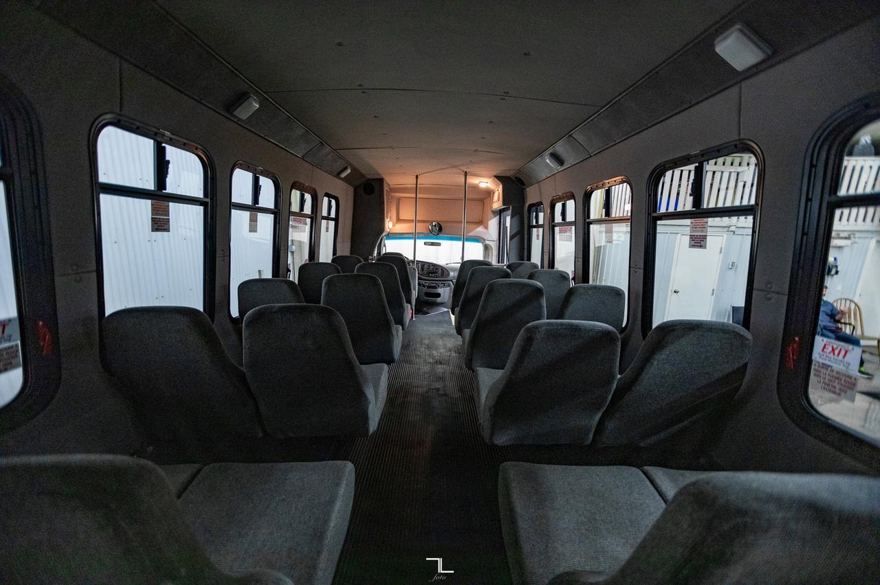 2008 FORD E-450 XLT 24 Passenger Bus Red Deer AB