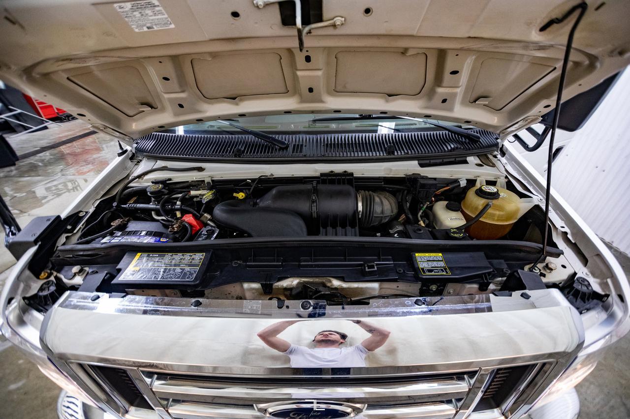 2008 FORD E-450 XLT 24 Passenger Bus Red Deer AB