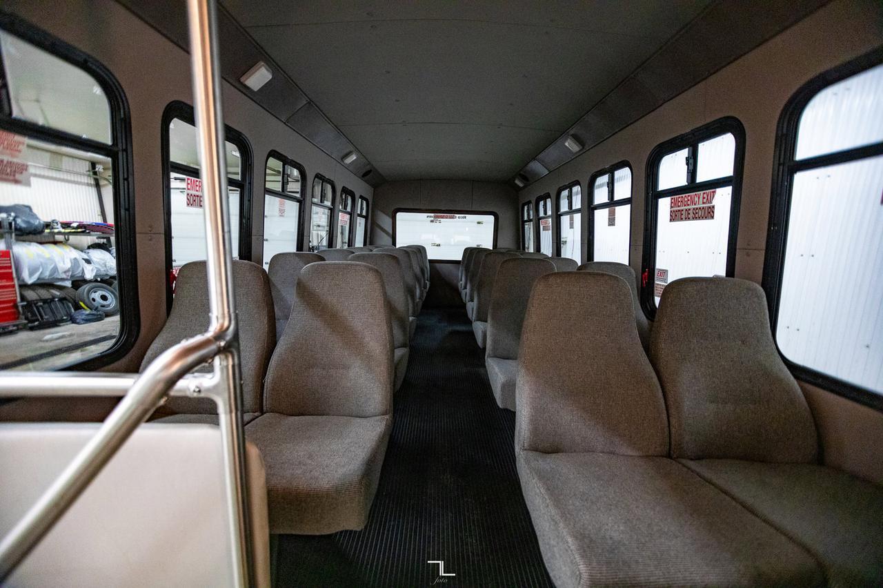 2008 FORD E-450 XLT 24 Passenger Bus Red Deer AB