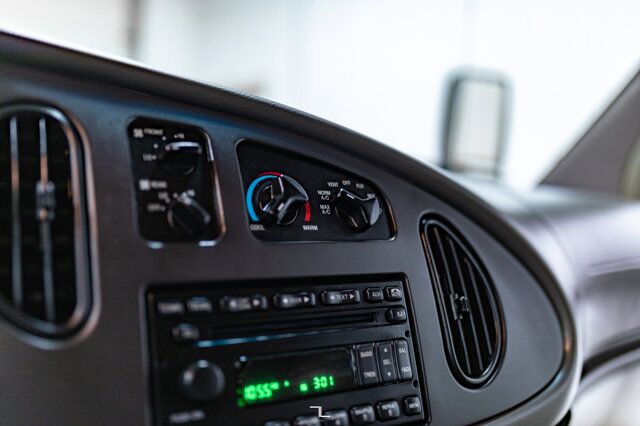 2008 FORD E-450 XLT 24 Passenger Bus Red Deer AB