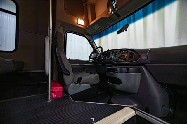 2008 FORD E-450 XLT 24 Passenger Bus Red Deer AB