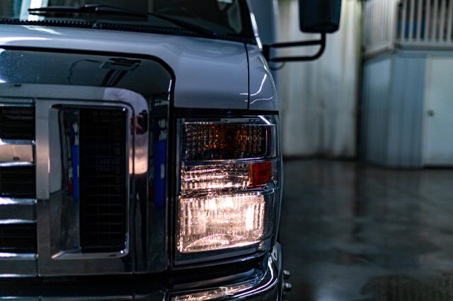 2008 FORD E-450 XLT 24 Passenger Bus Red Deer AB