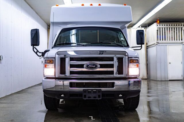 2008 FORD E-450 XLT 24 Passenger Bus Red Deer AB