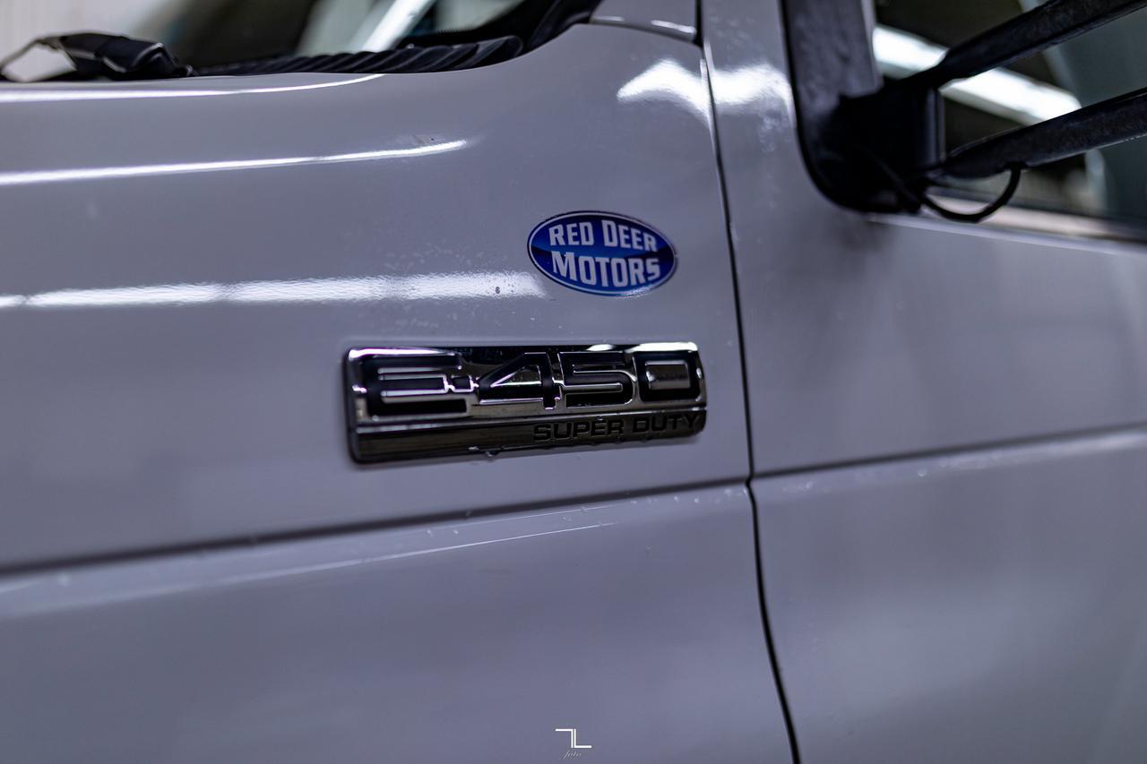 2008 Ford E-450 24 Passenger Bus Red Deer AB