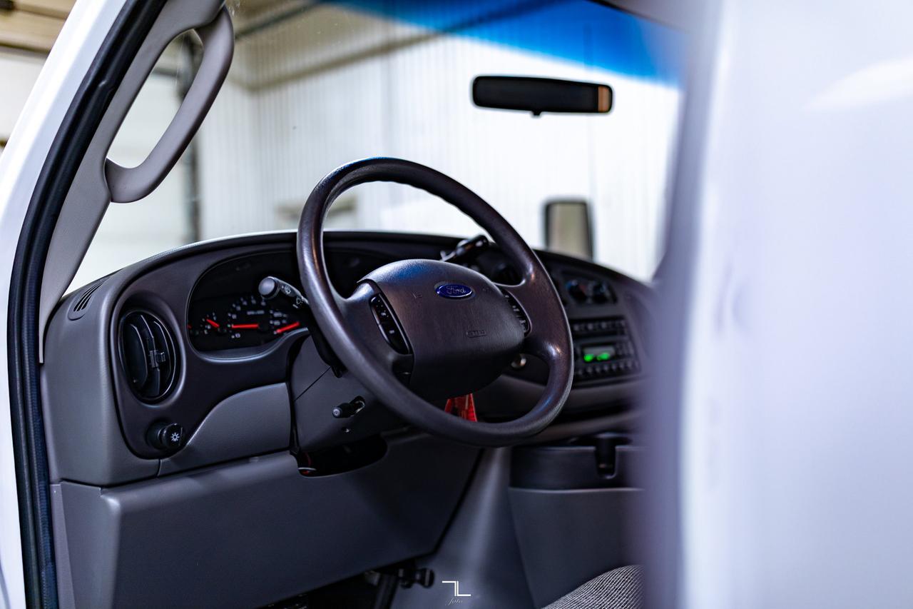 2008 Ford E-450 24 Passenger Bus Red Deer AB