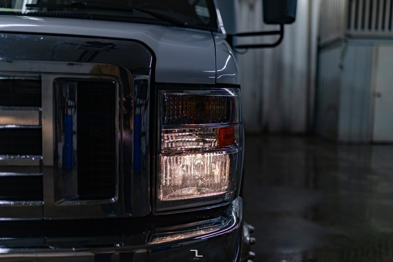 2008 Ford E-450 24 Passenger Bus Red Deer AB