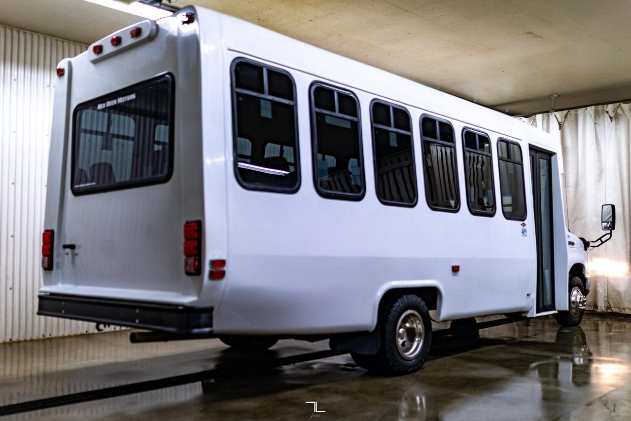 2008 Ford E-450 24 Passenger Bus Red Deer AB