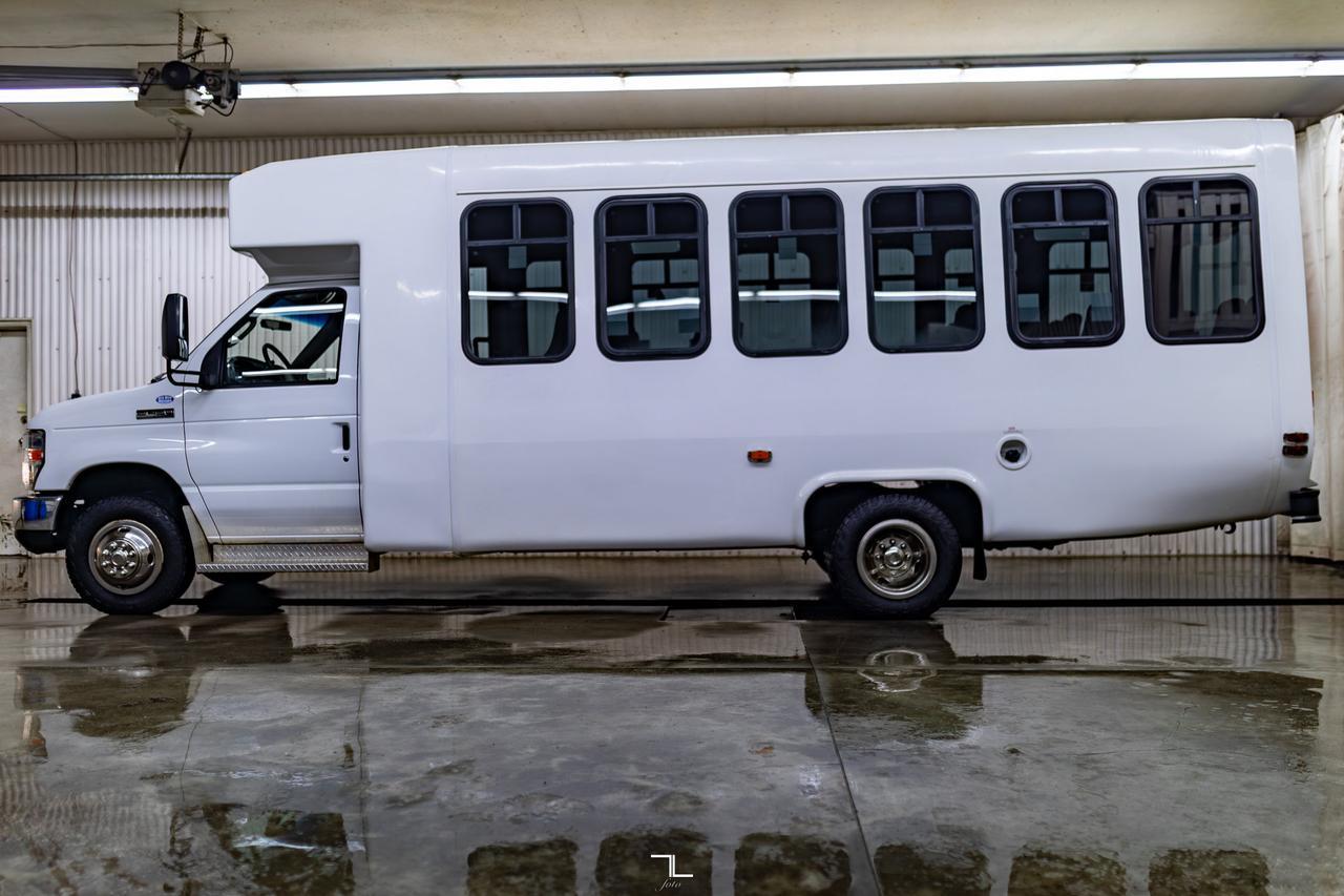 2008 Ford E-450 24 Passenger Bus Red Deer AB