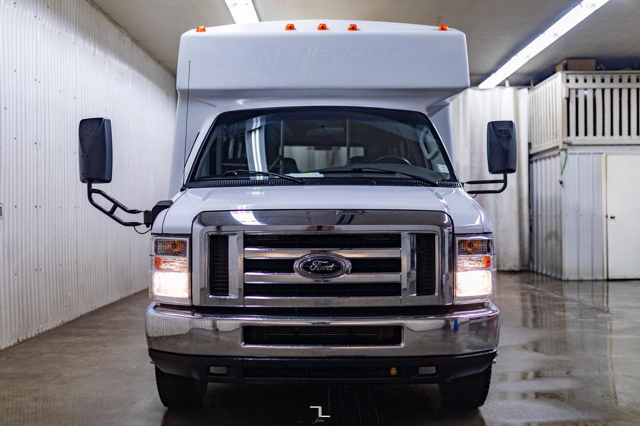 2008 Ford E-450 24 Passenger Bus Red Deer AB