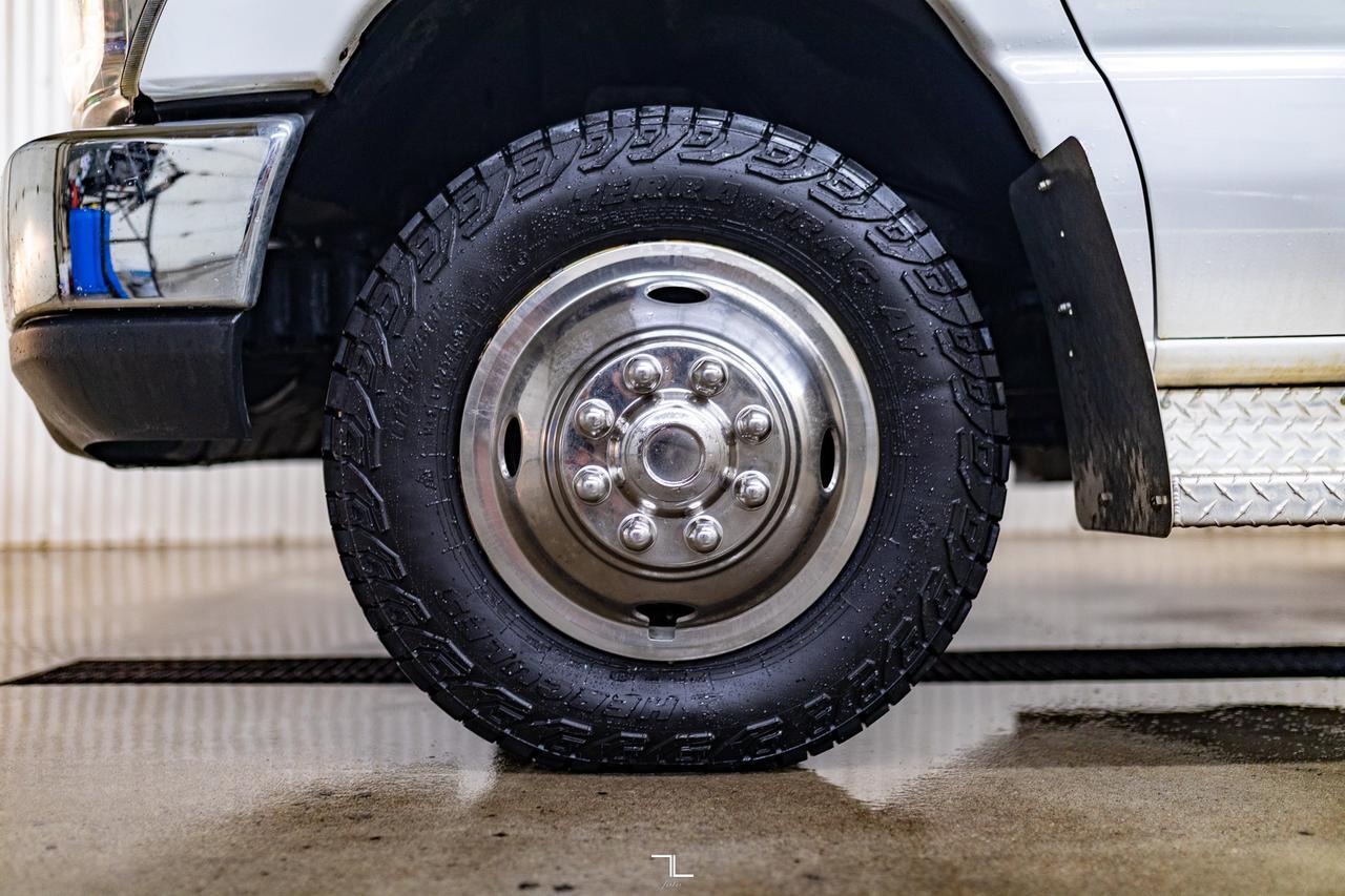 2008 Ford E-450 24 Passenger Bus Red Deer AB