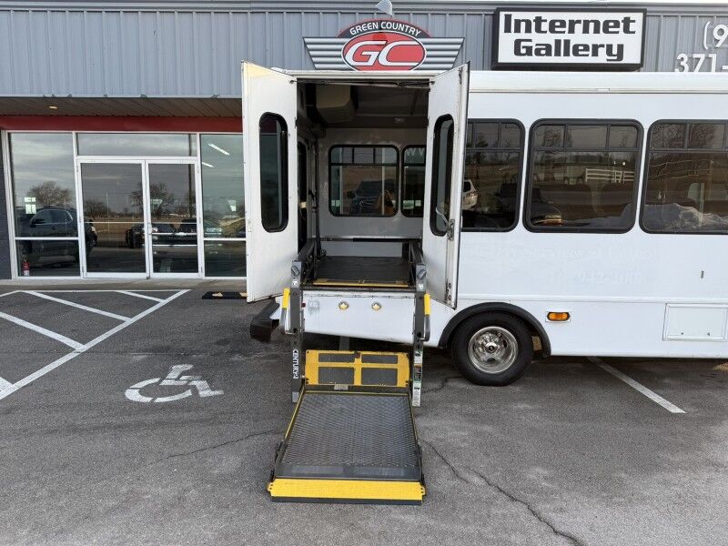 2008 Ford E-450 Passenger Bus w/ Wheelchair Lift Collinsville OK
