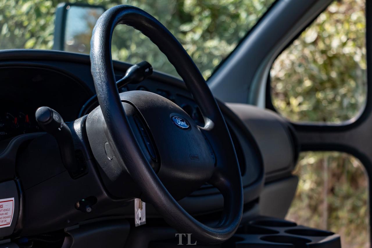 2008 Ford E-450 SD 19 Passenger Cutaway Wheelchair Lift Red Deer AB