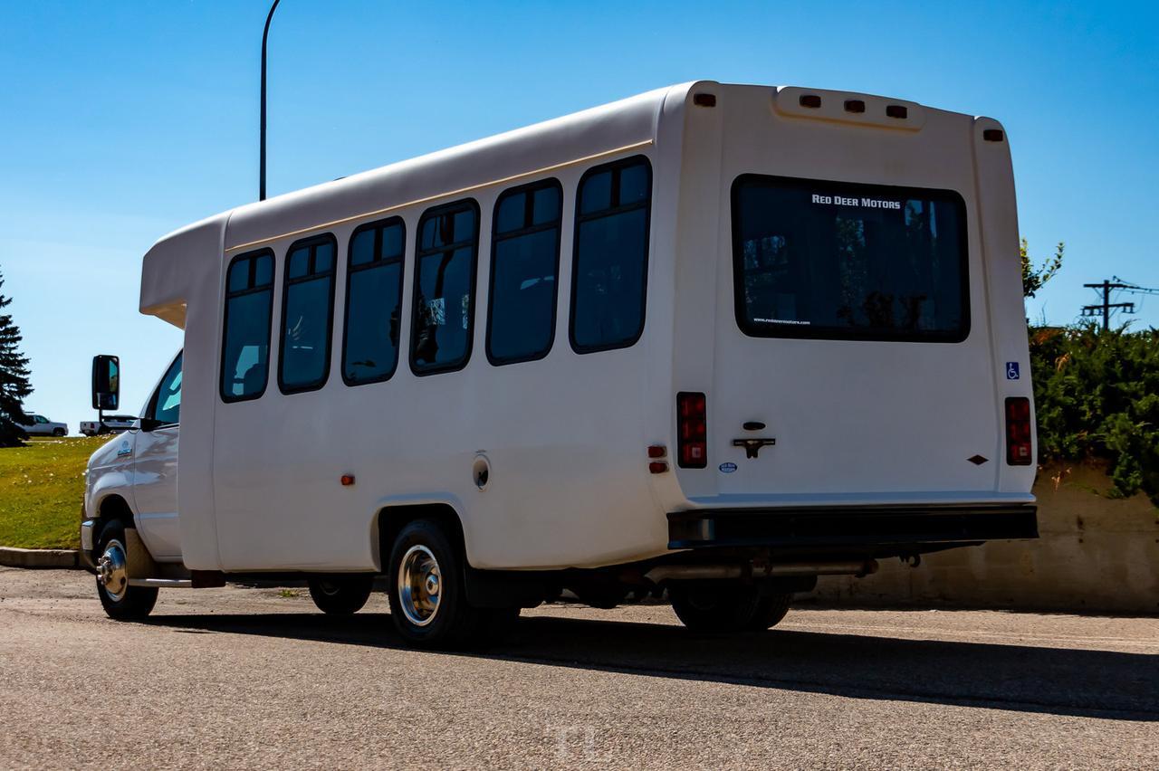 2008 Ford E-450 SD 19 Passenger Cutaway Wheelchair Lift Red Deer AB