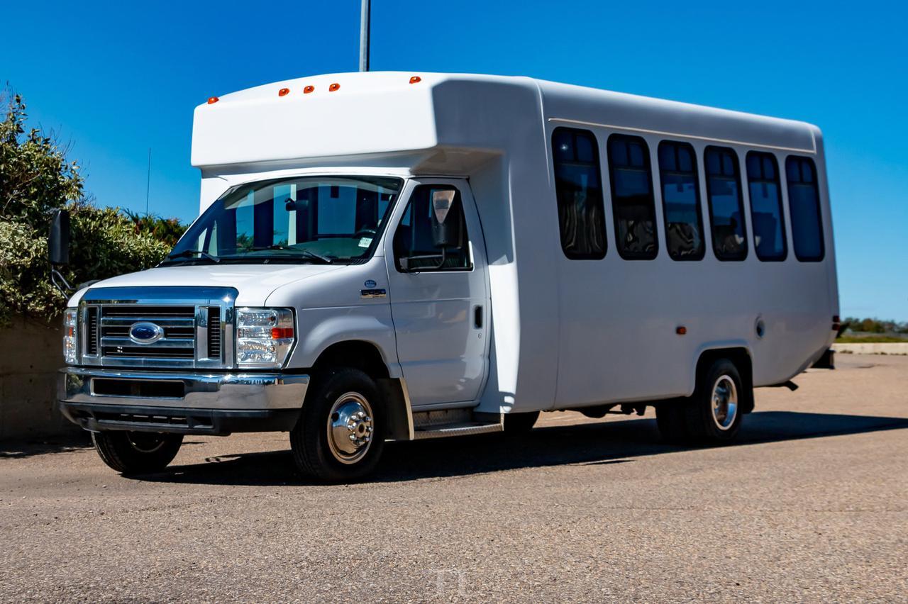 2008 Ford E-450 SD 19 Passenger Cutaway Wheelchair Lift Red Deer AB