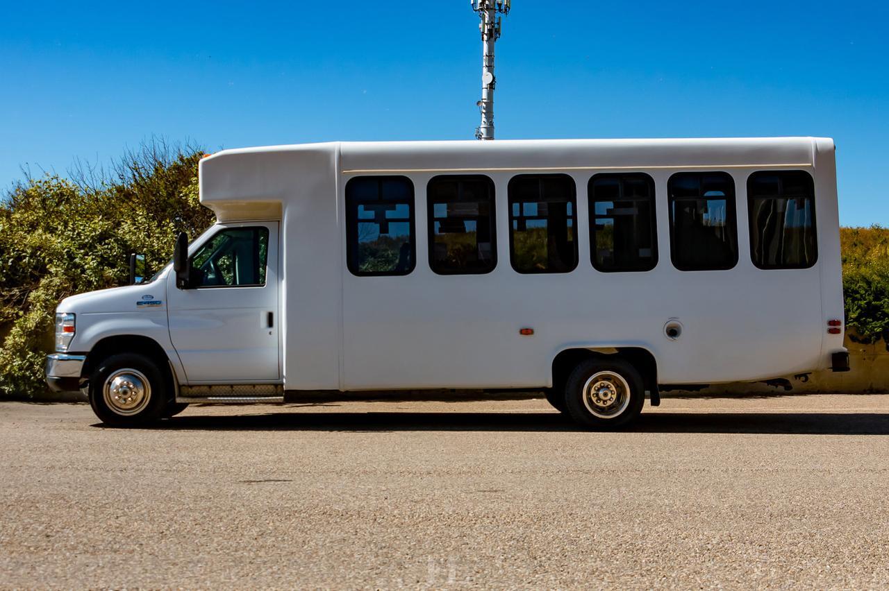2008 Ford E-450 SD 19 Passenger Cutaway Wheelchair Lift Red Deer AB