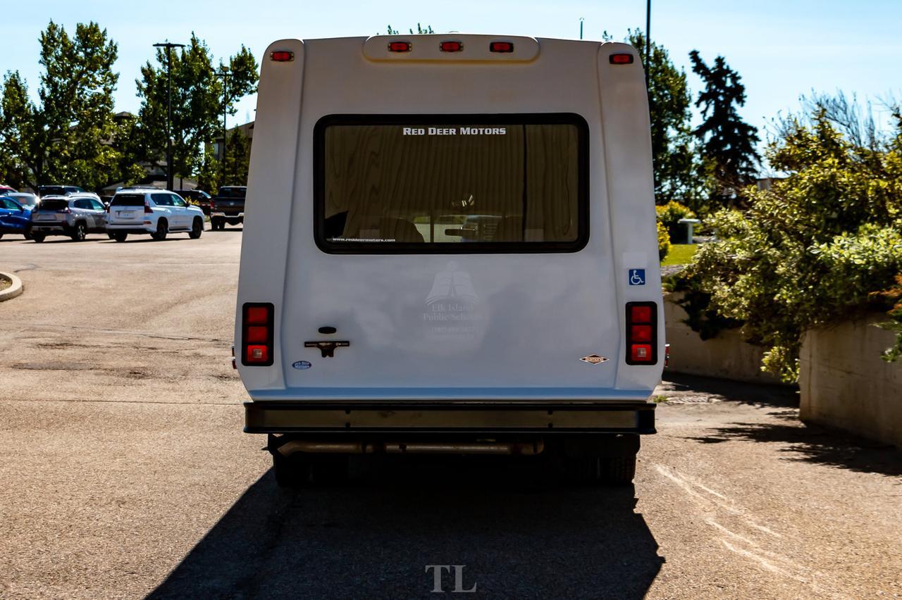 2008 Ford E-450 SD 19 Passenger Cutaway Wheelchair Lift Red Deer AB