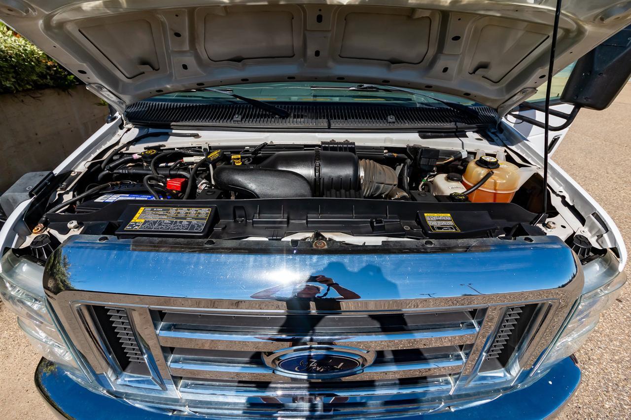 2008 Ford E-450 SD 19 Passenger Cutaway Wheelchair Lift Red Deer AB