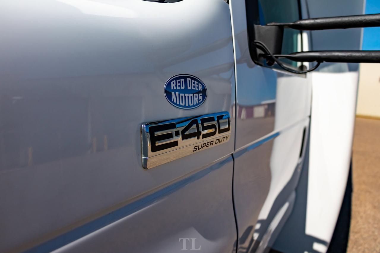 2008 Ford E-450 SD 19 Passenger Cutaway Wheelchair Lift Red Deer AB