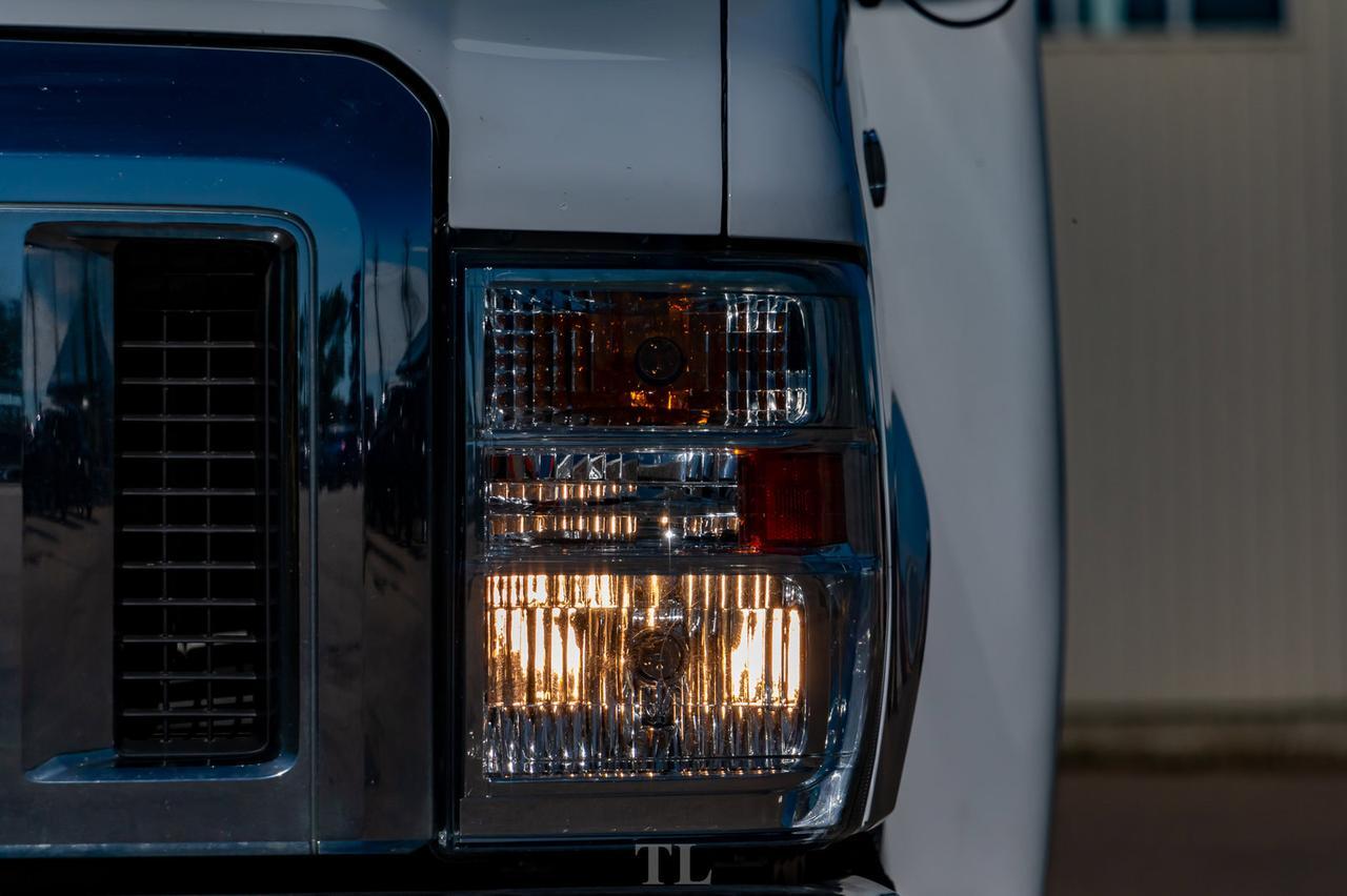 2008 Ford E-450 SD 19 Passenger Cutaway Wheelchair Lift Red Deer AB