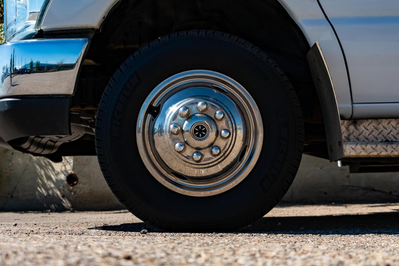 2008 Ford E-450 SD 19 Passenger Cutaway Wheelchair Lift Red Deer AB
