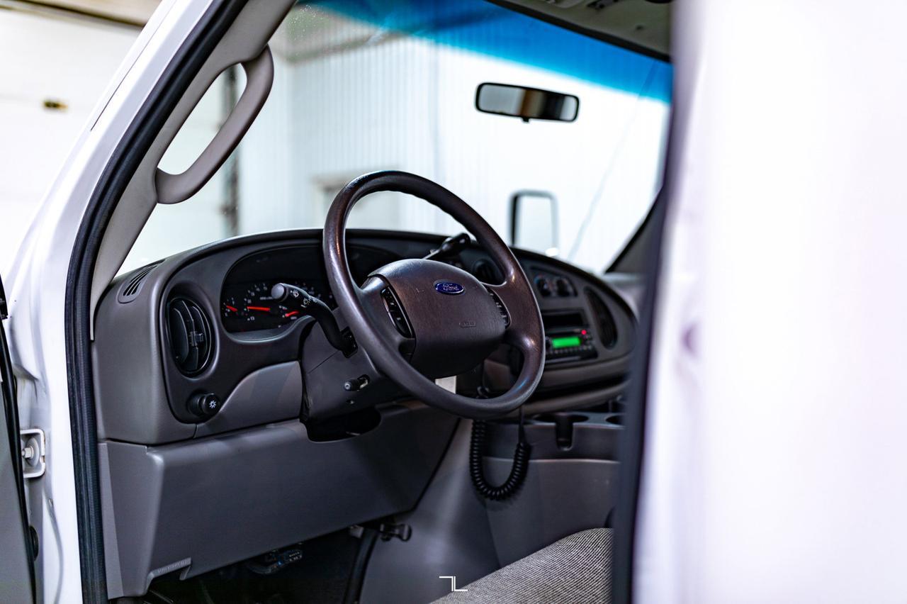 2008 Ford E-450 XLT 24 Passenger Bus Red Deer AB