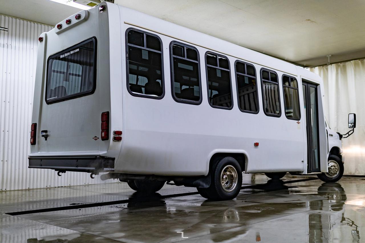 2008 Ford E-450 XLT 24 Passenger Bus Red Deer AB