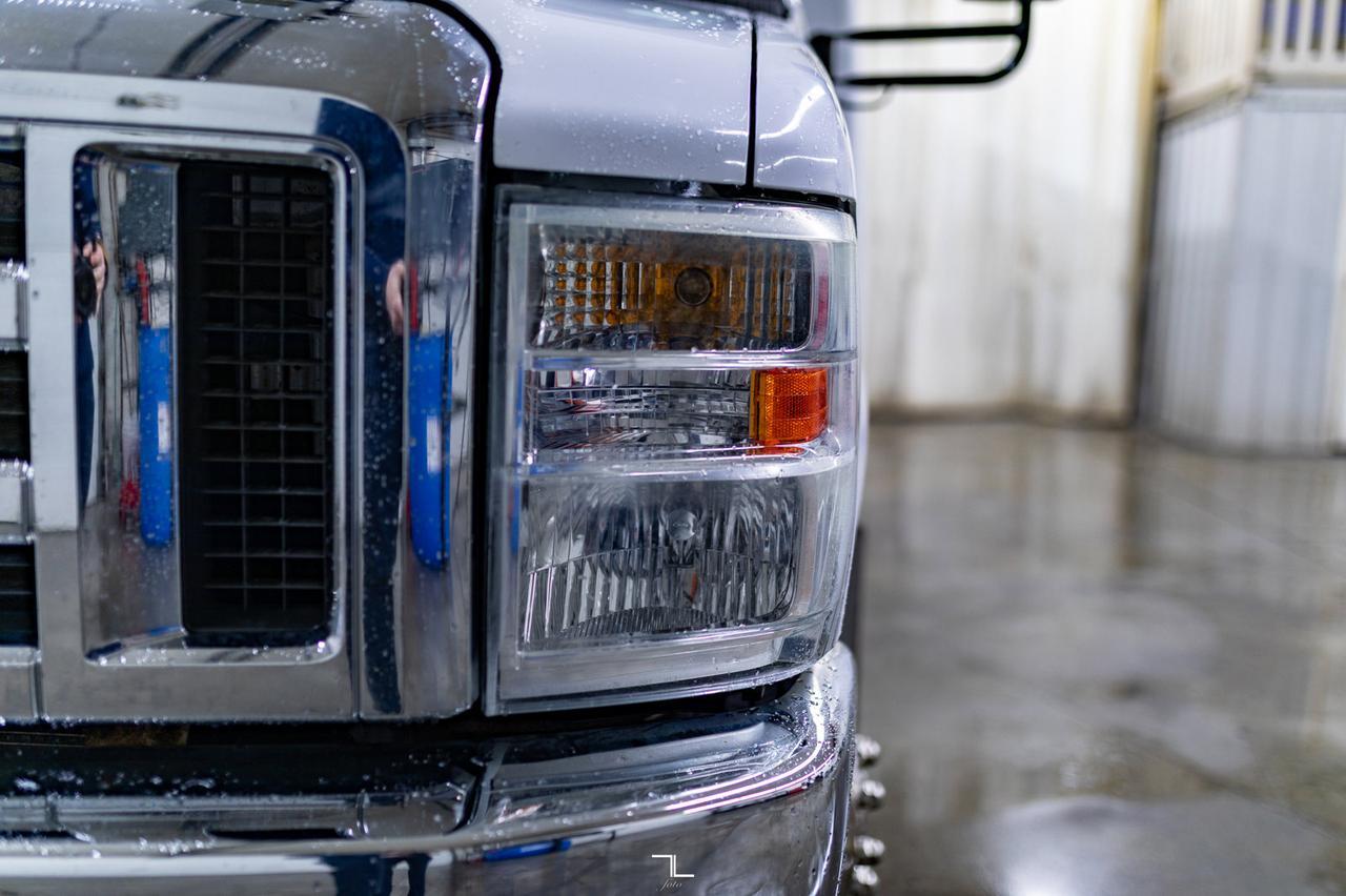 2008 Ford E-450 XLT 24 Passenger Bus Red Deer AB