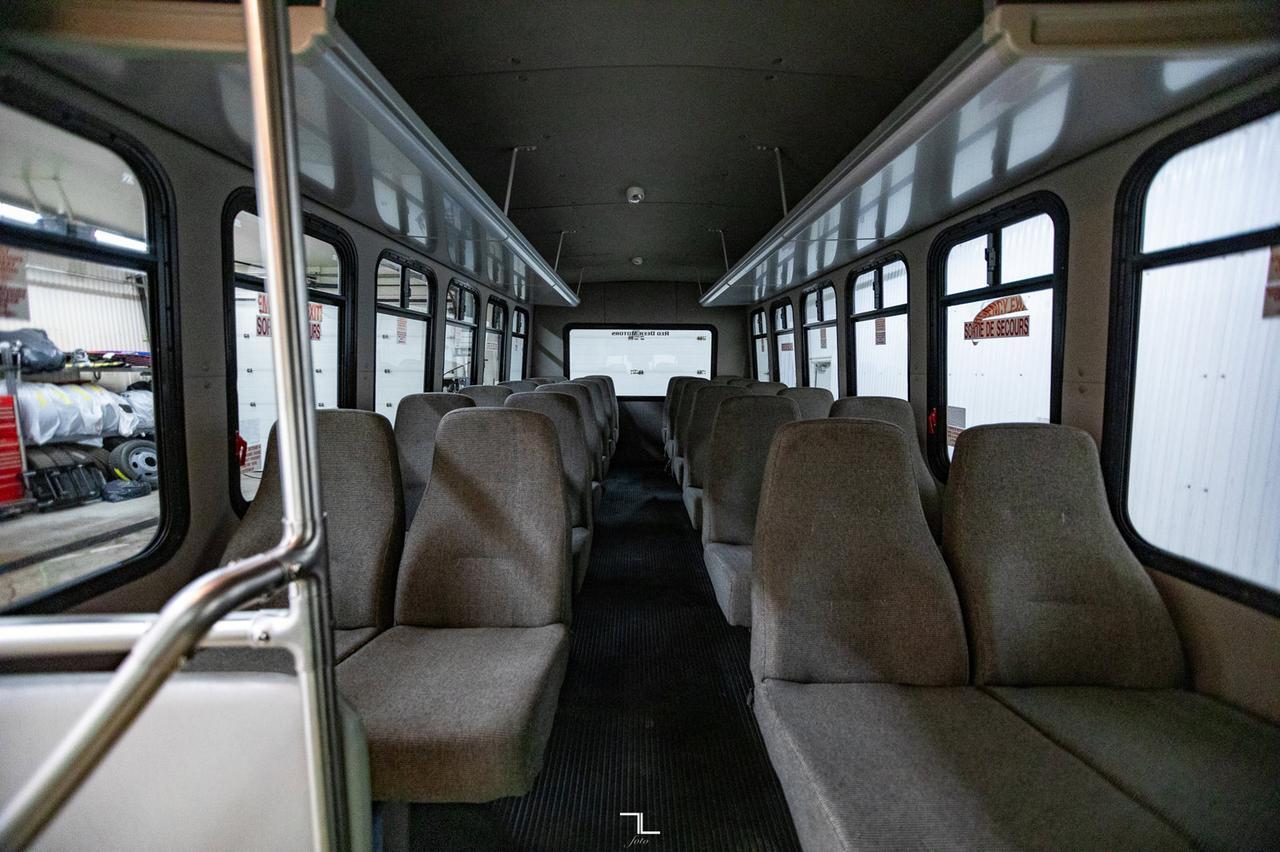 2008 Ford E-450 XLT 24 Passenger Bus Red Deer AB