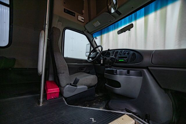 2008 Ford E-450 XLT 24 Passenger Bus Red Deer AB