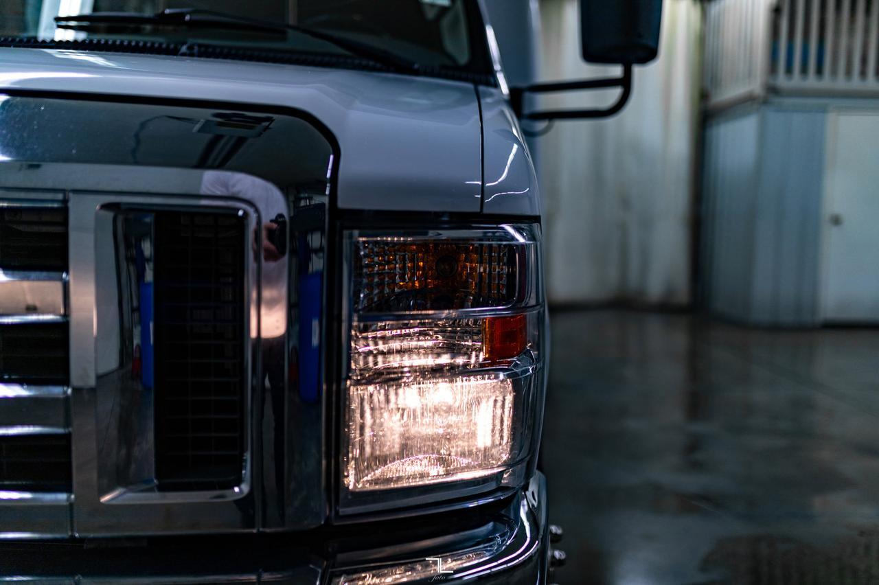 2008 Ford E-450 XLT 24 Passenger Bus Red Deer AB