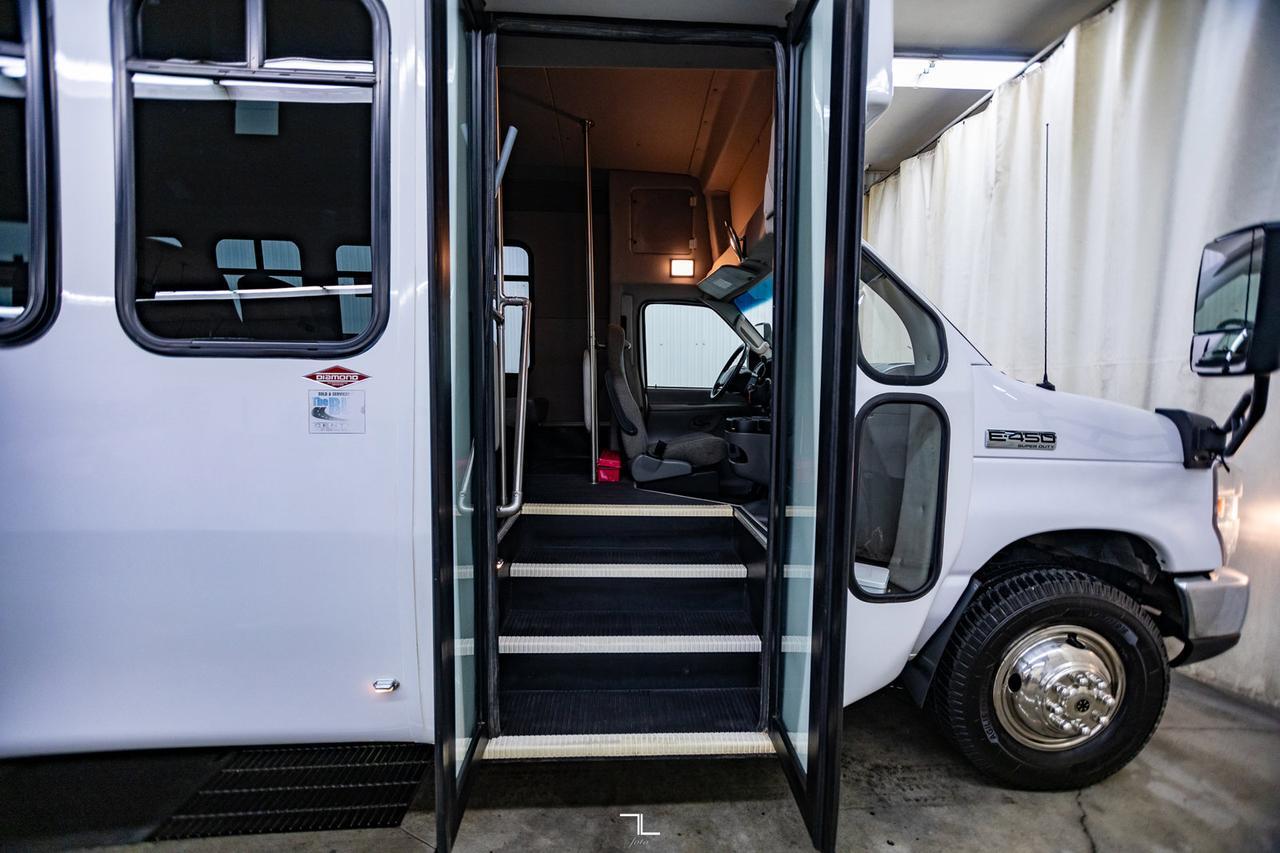 2008 Ford E-450 XLT 24 Passenger Bus Red Deer AB