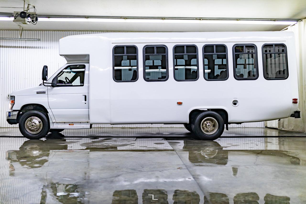 2008 Ford E-450 XLT 24 Passenger Bus Red Deer AB