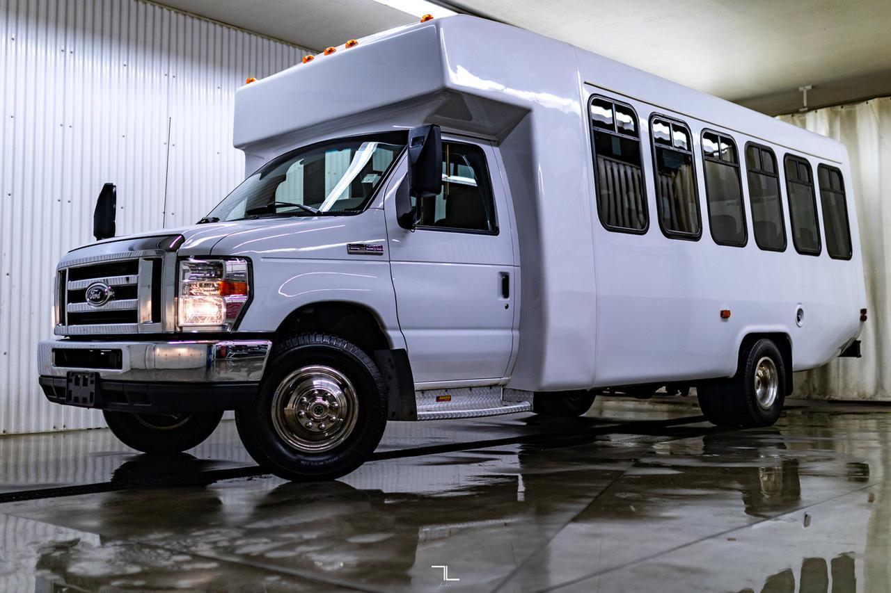 2008 Ford E-450 XLT 24 Passenger Bus Red Deer AB