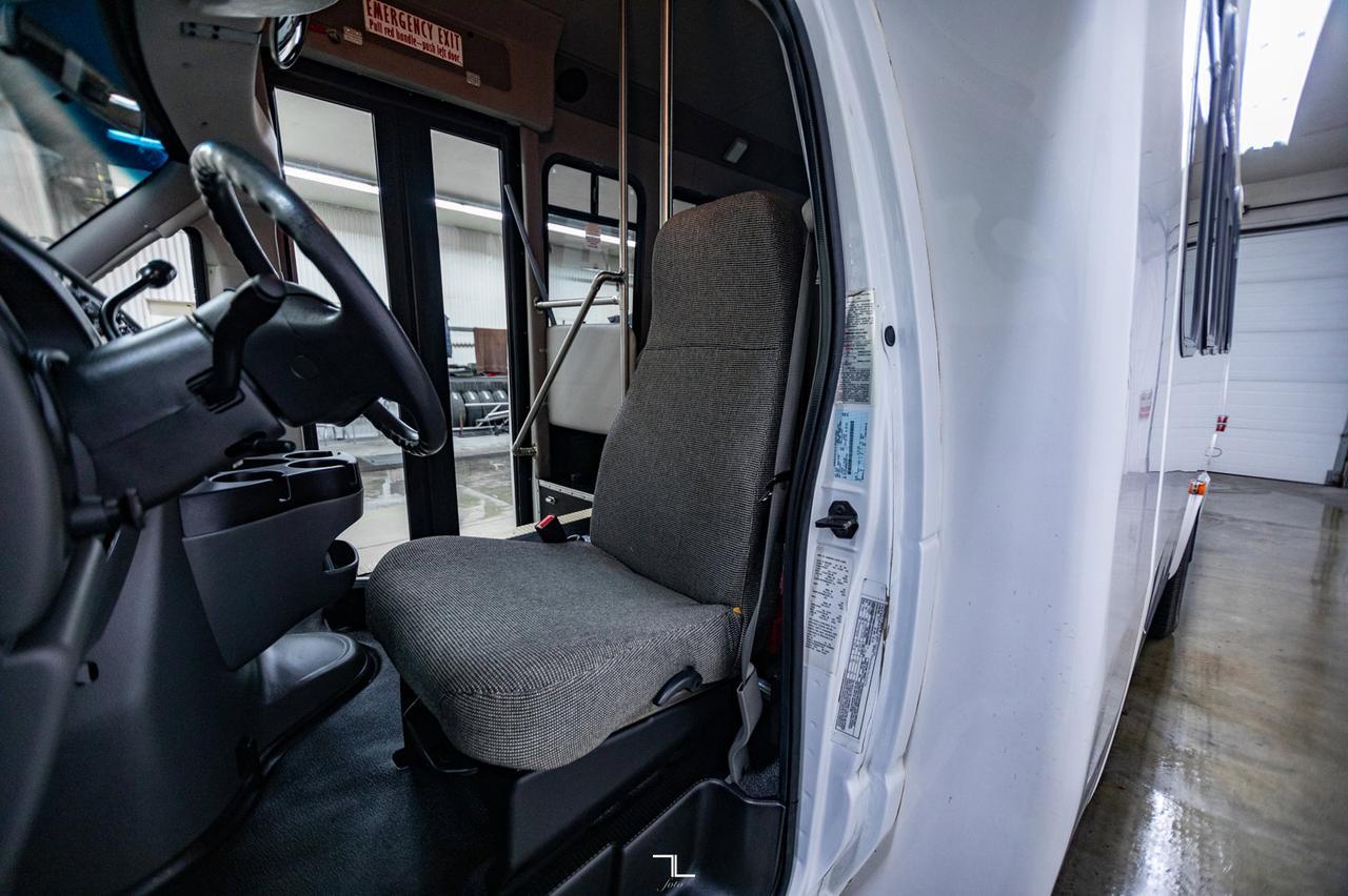 2008 Ford E-450 XLT 24 Passenger Bus Red Deer AB