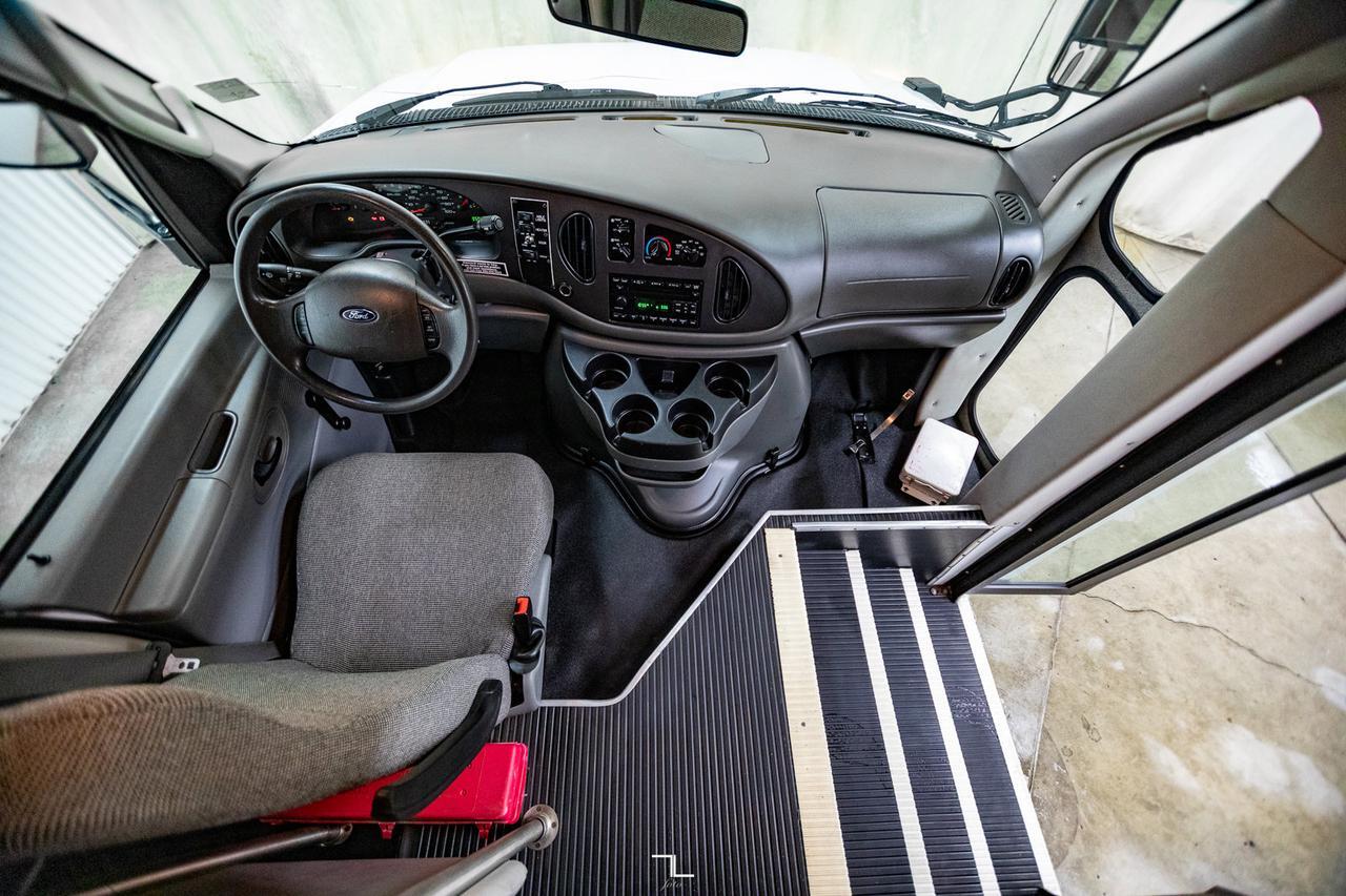 2008 Ford E-450 XLT 24 Passenger Bus Red Deer AB