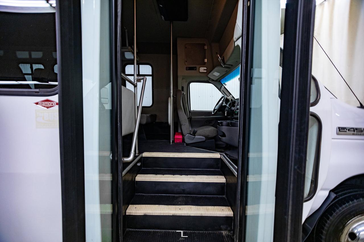 2008 Ford E-450 XLT 24 Passenger Bus Red Deer AB