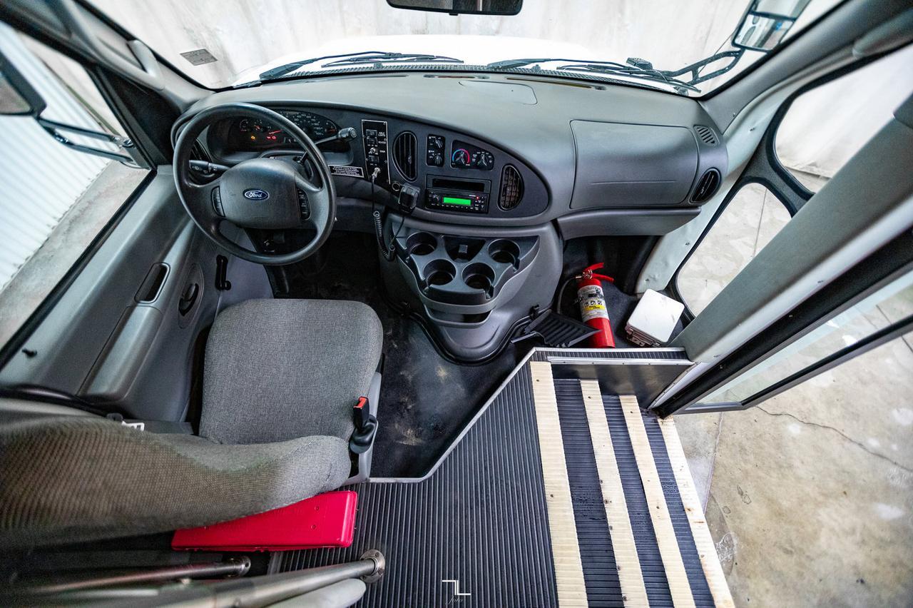 2008 Ford E-450 XLT 24 Passenger Bus Red Deer AB