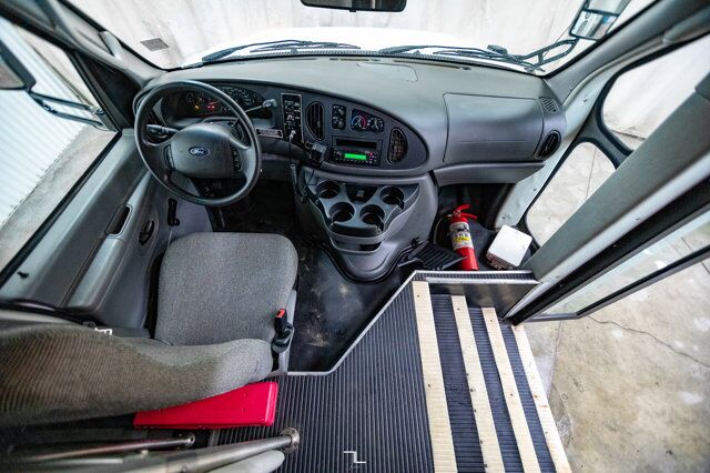 2008 Ford E-450 XLT 24 Passenger Bus Red Deer AB