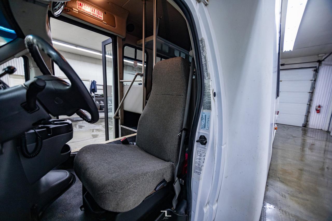 2008 Ford E-450 XLT 24 Passenger Bus Red Deer AB