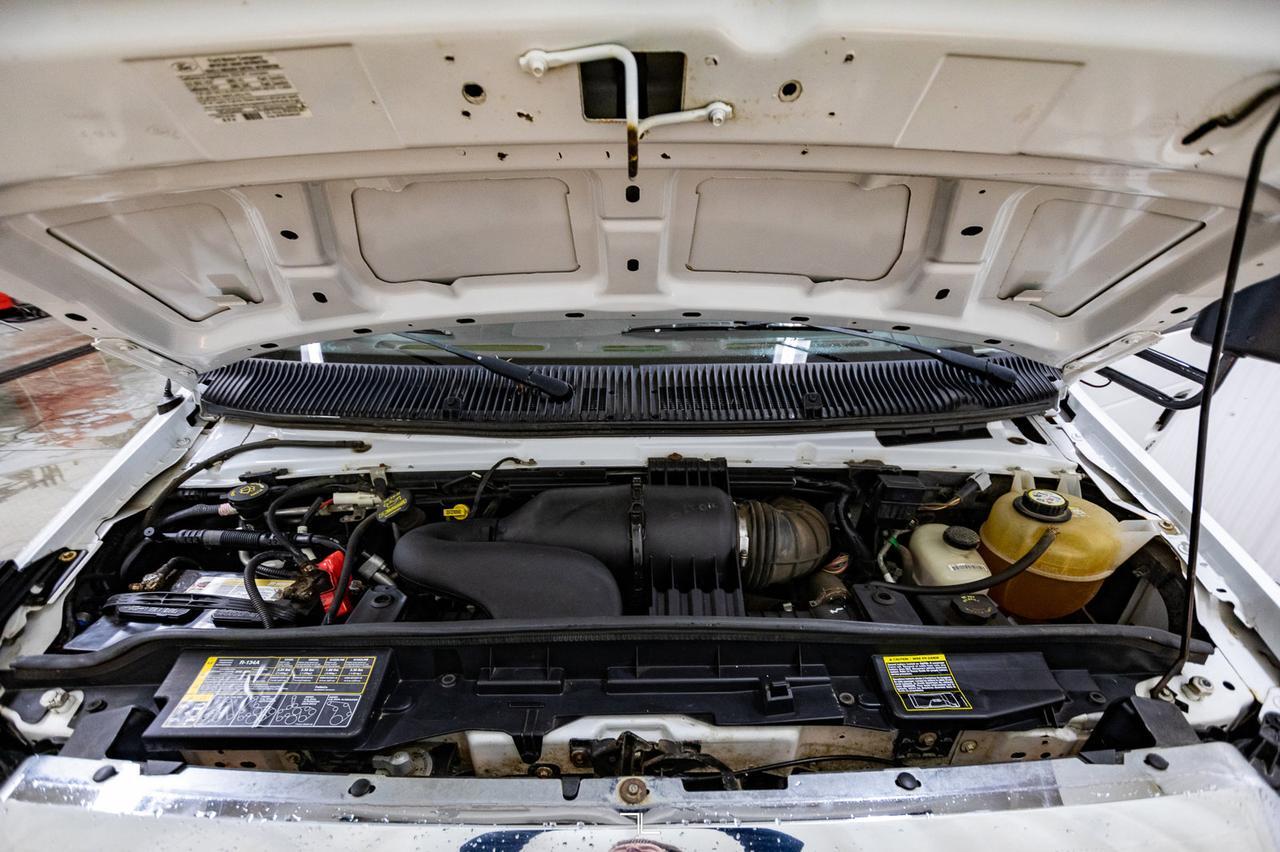 2008 Ford E-450 XLT 24 Passenger Bus Red Deer AB