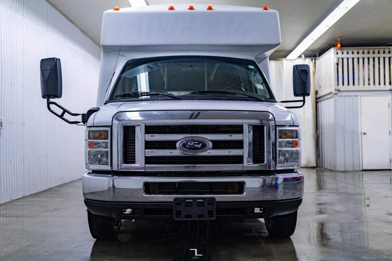 2008 Ford E-450 XLT 24 Passenger Bus Red Deer AB