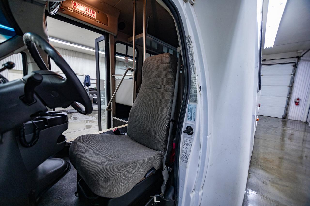 2008 Ford E-450 XLT 24 Passenger Bus Red Deer AB