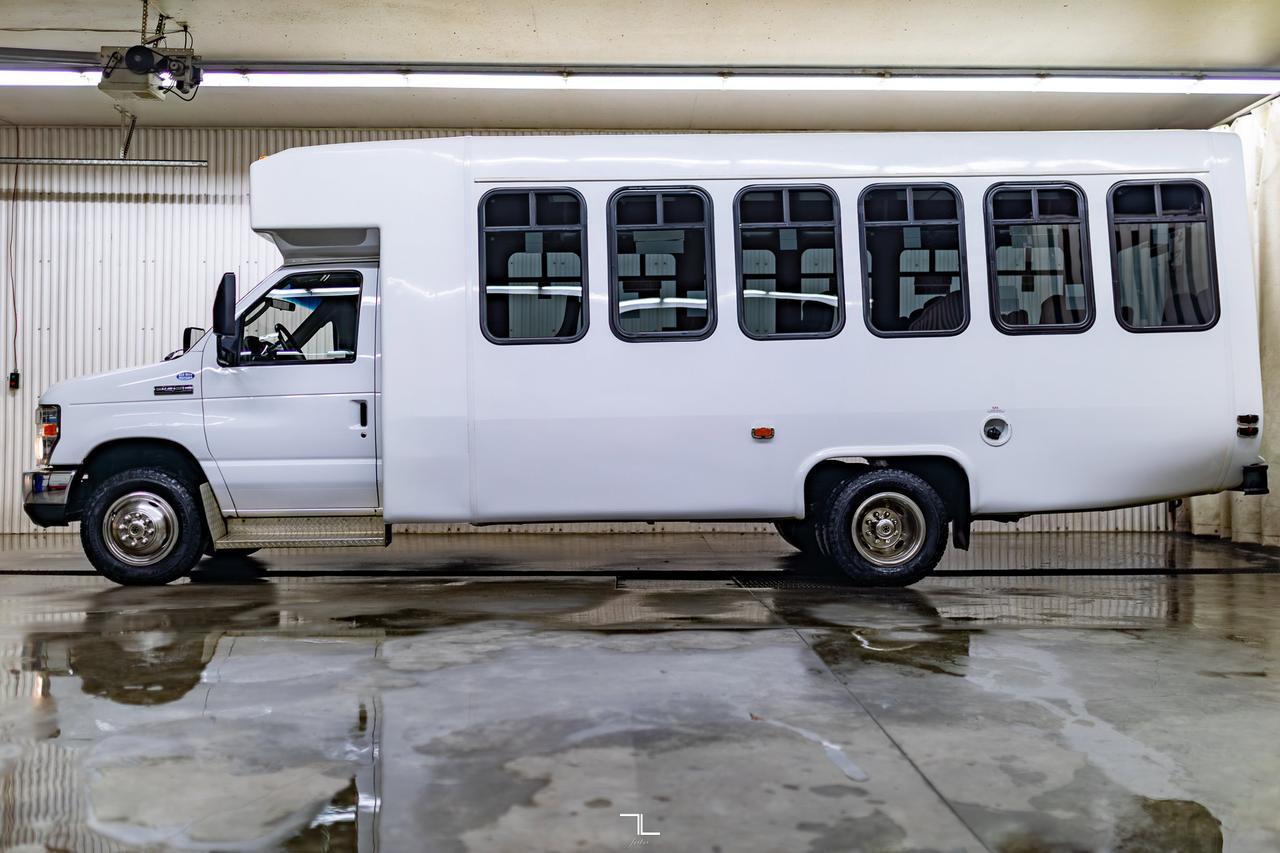 2008 Ford E-450 XLT 24 Passenger Red Deer AB